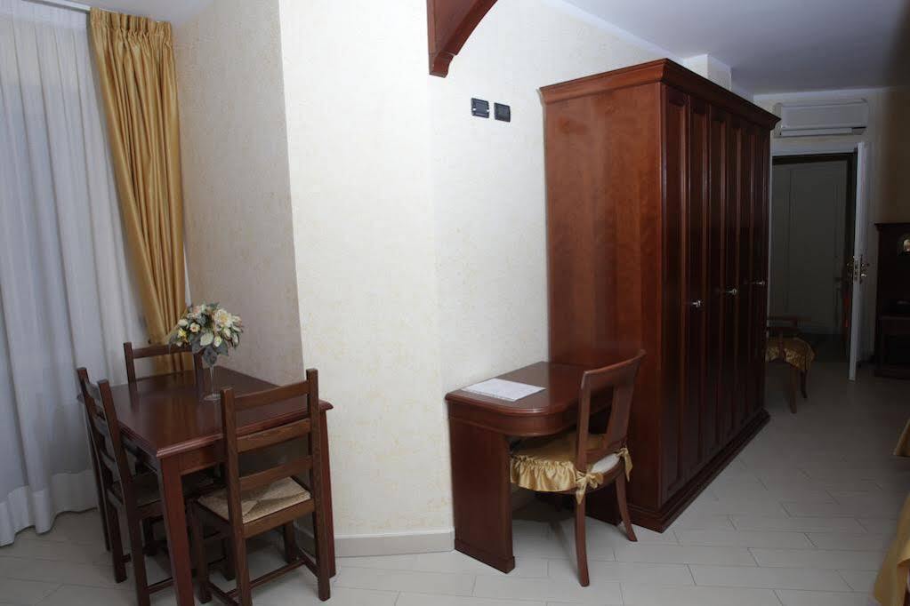 Pino Hotel Gizzeria Dış mekan fotoğraf